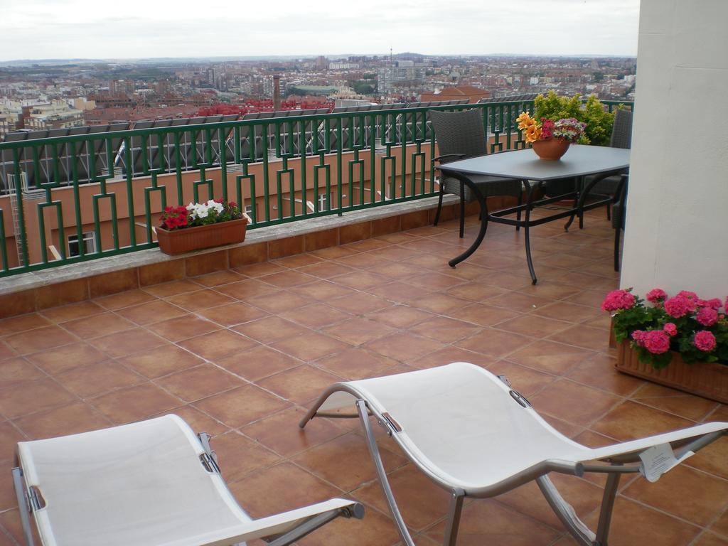 Atico Latina Apartment Madrid Ngoại thất bức ảnh