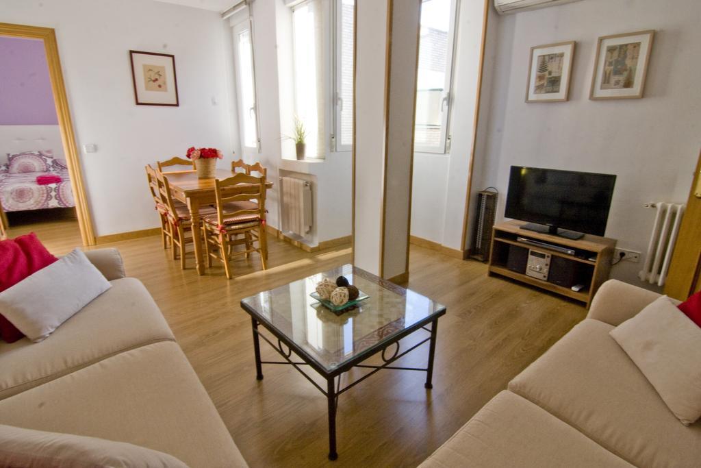 Atico Latina Apartment Madrid Ngoại thất bức ảnh