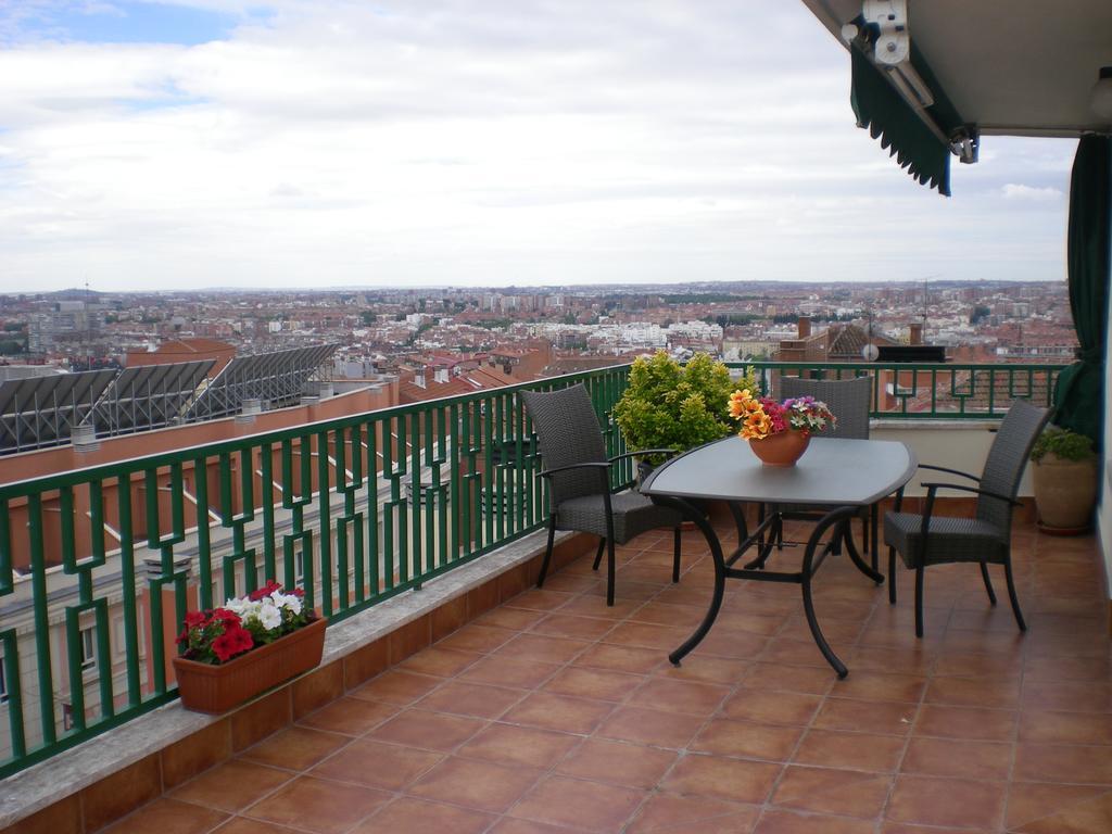 Atico Latina Apartment Madrid Ngoại thất bức ảnh