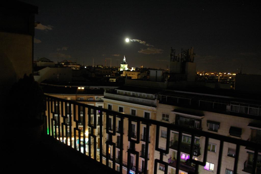 Atico Latina Apartment Madrid Ngoại thất bức ảnh